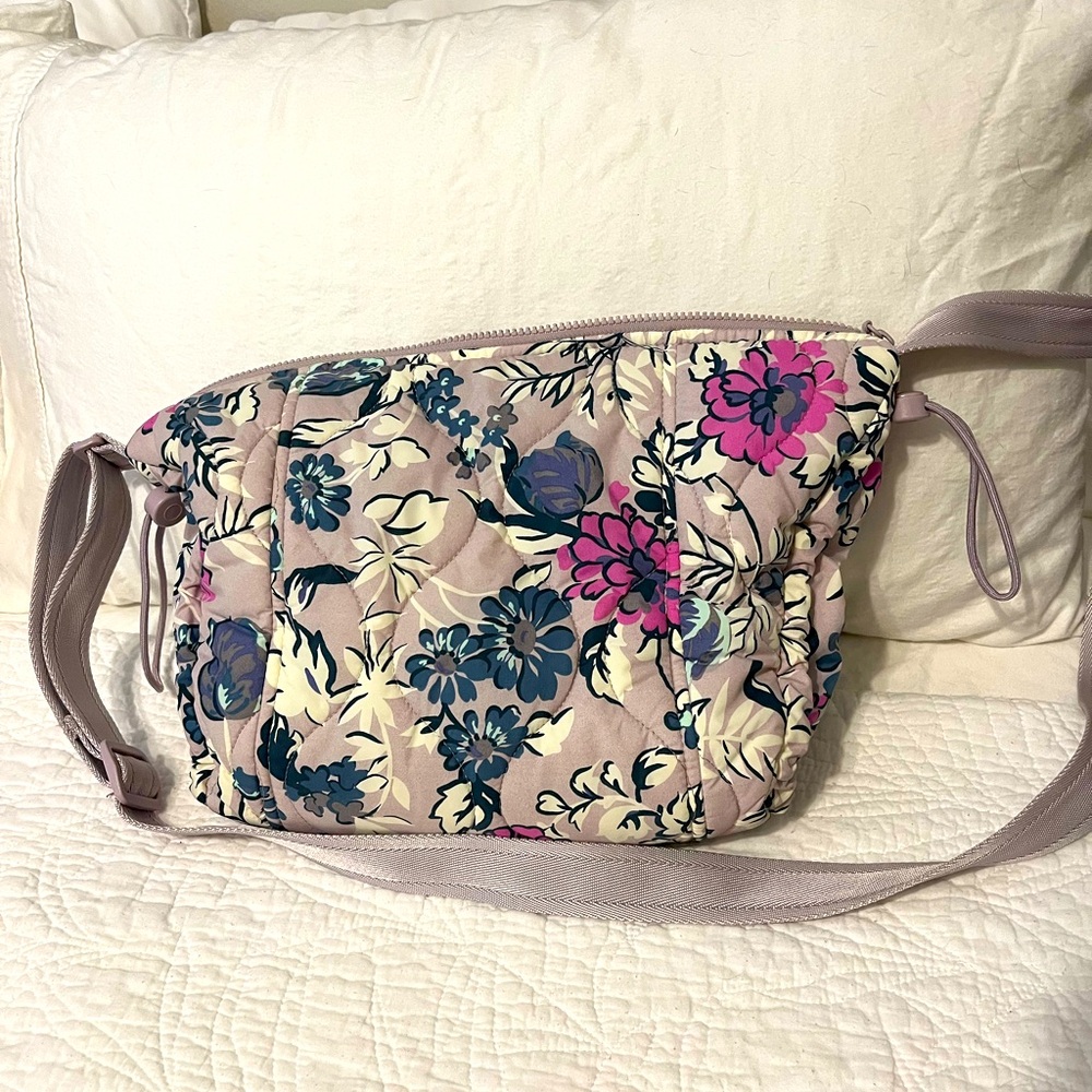 Vera Bradley Crossbody Bag
in Featherweight
PATTERN
Fresh-Cut Floral Lavender